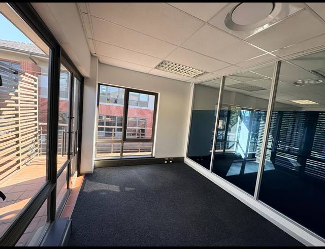 347M² OFFICE TO LET IN MAGALIESSIG